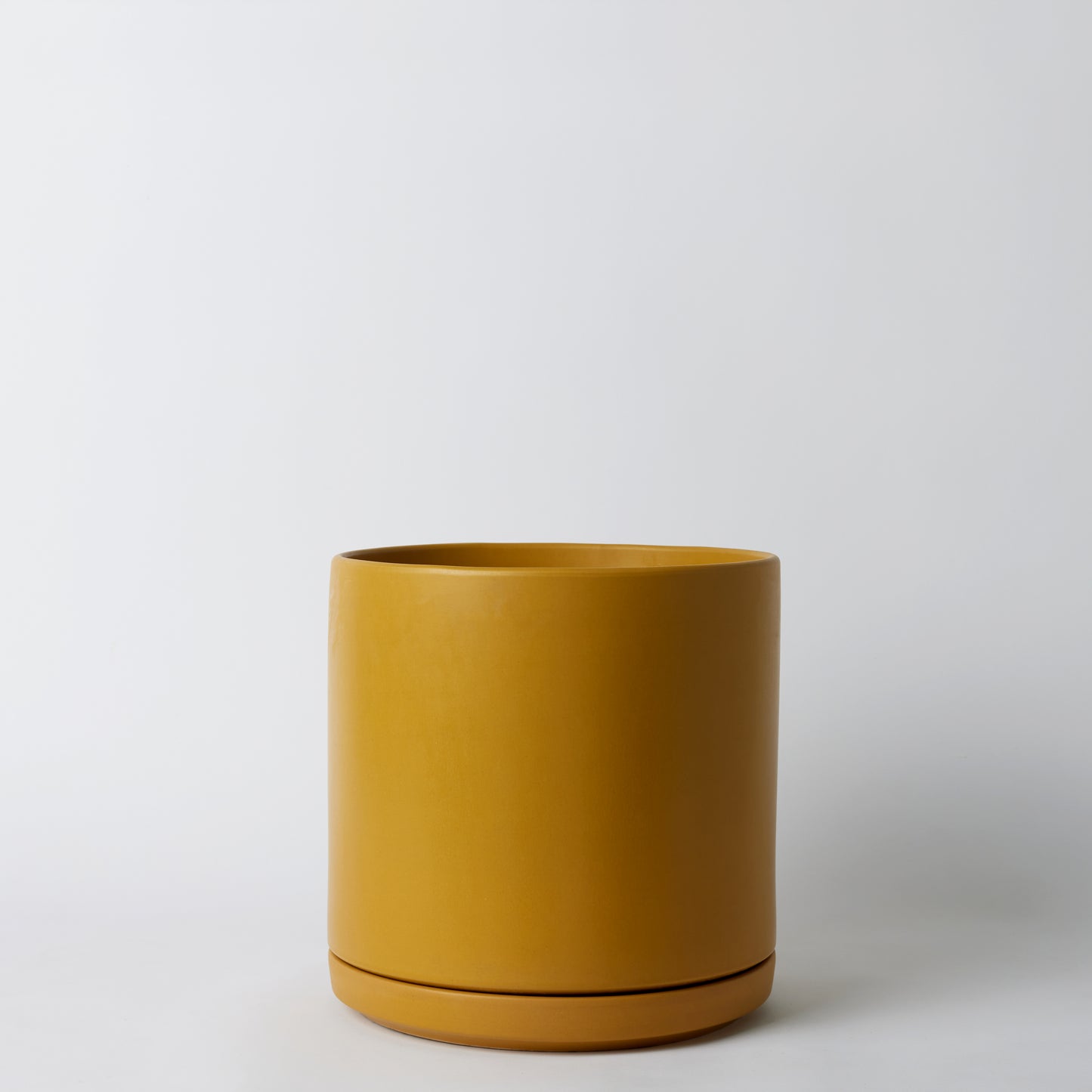 Solid Goods Planter with Saucer