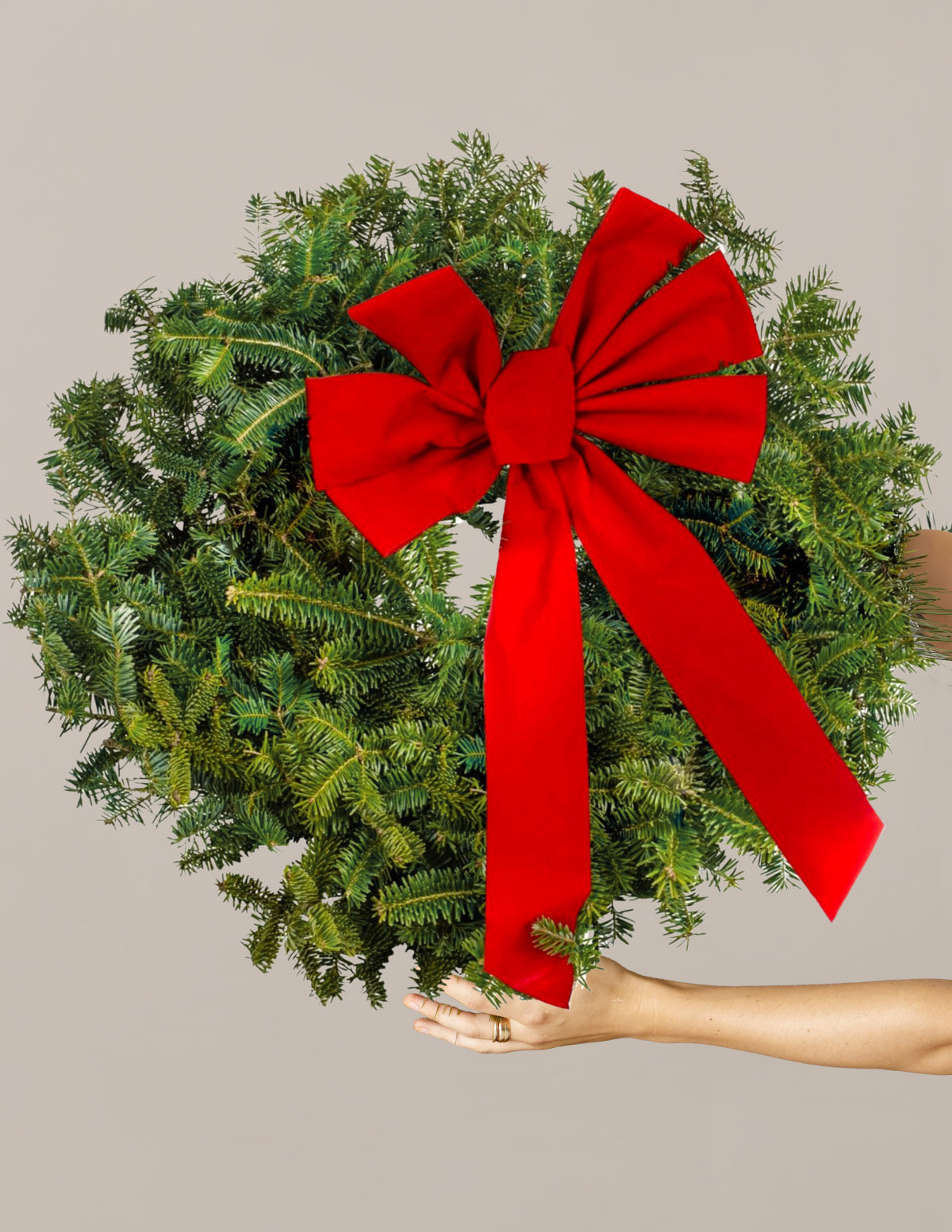 22" Holiday Wreath With Bow