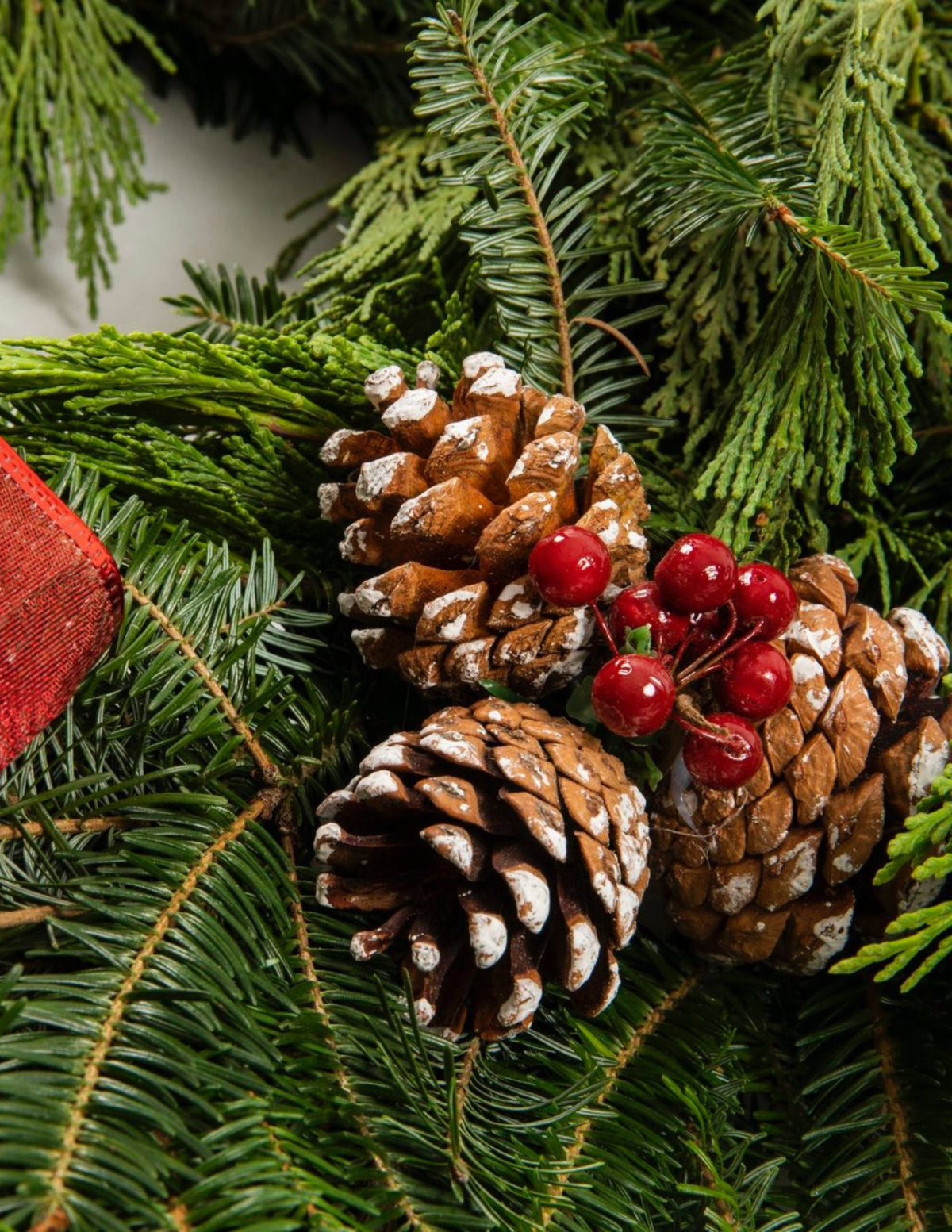 22" Wreath With Pinecones & Berries